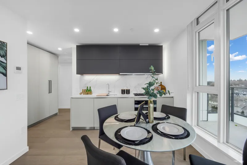 702 8415 GRANVILLE STREET - photo 4 of 20