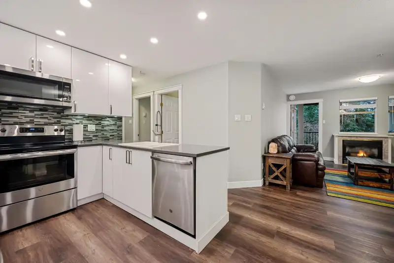 303 1591 BOOTH AVENUE - photo 1 of 24