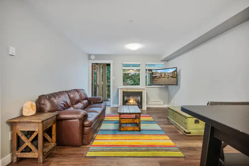 303 1591 BOOTH AVENUE - photo 2 of 24