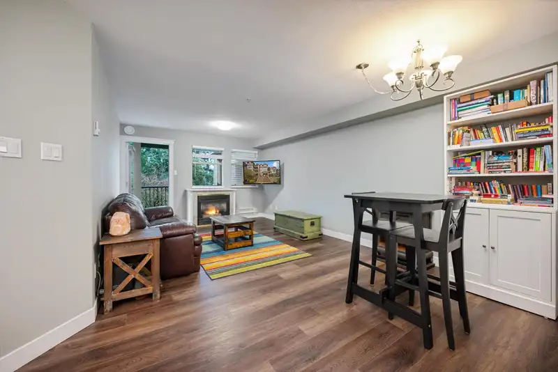 303 1591 BOOTH AVENUE - photo 4 of 24