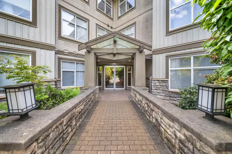 103 14885 105 AVENUE - photo 2 of 32