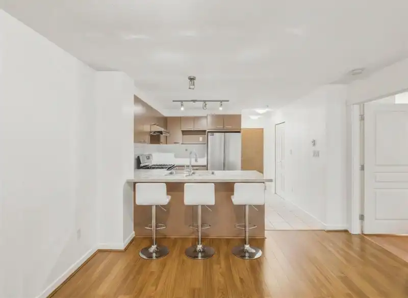 110 9399 TOMICKI AVENUE - photo 4 of 40