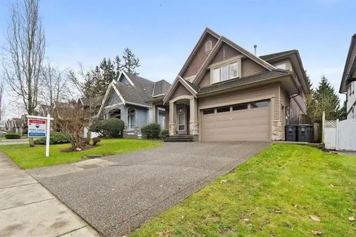12038 59 AVENUE - photo 2 of 40