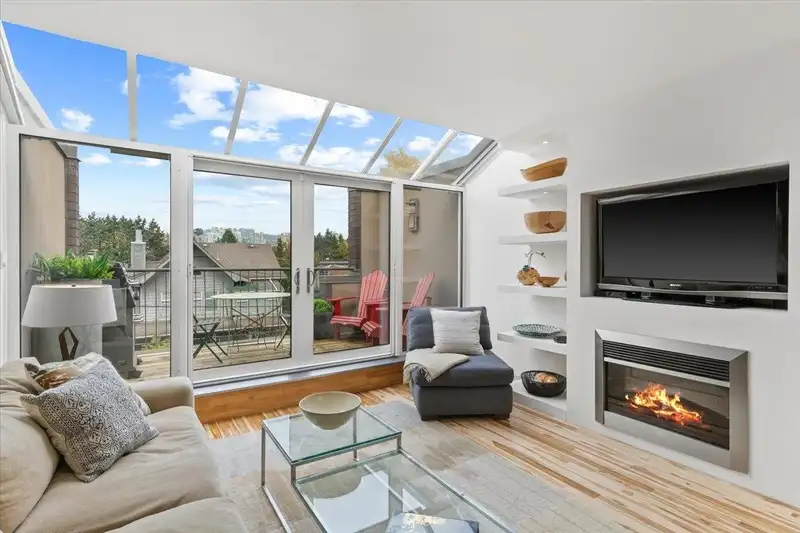 834 W 7TH AVENUE - photo 1 of 40