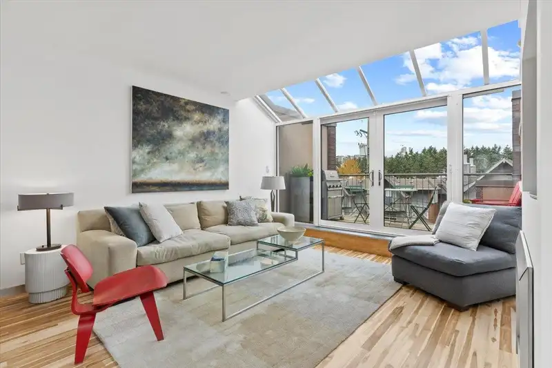 834 W 7TH AVENUE - photo 2 of 40
