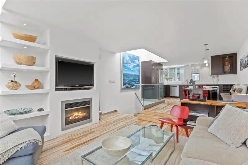 834 W 7TH AVENUE - photo 4 of 40