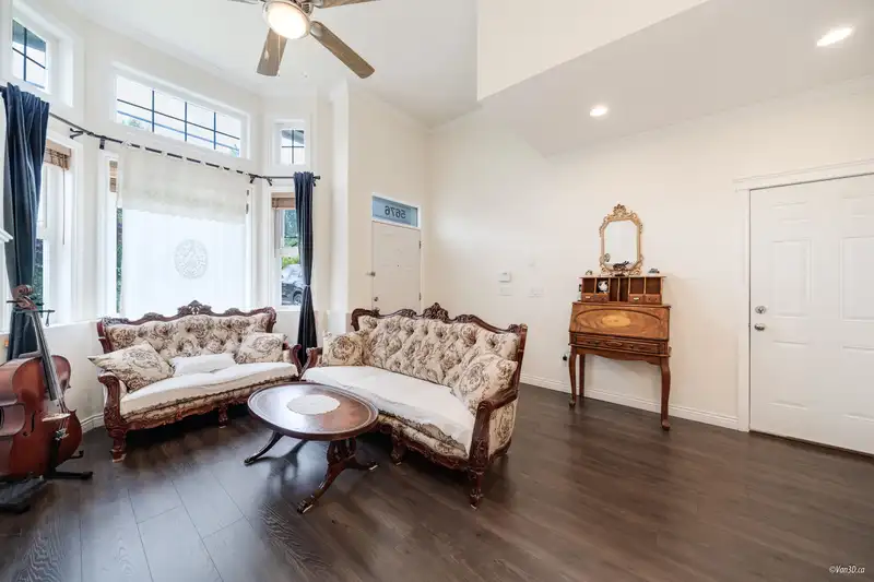 5676 RUMBLE STREET - photo 2 of 38