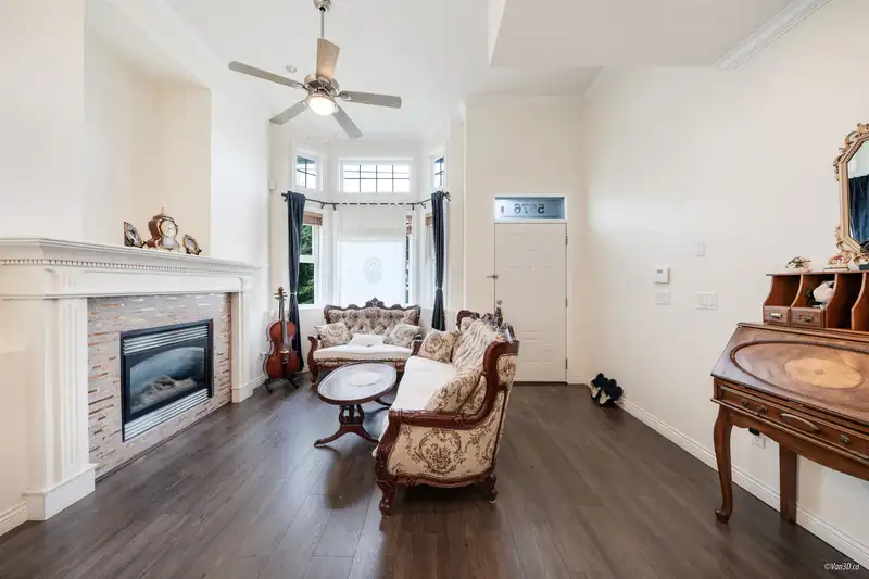 5676 RUMBLE STREET - photo 3 of 38
