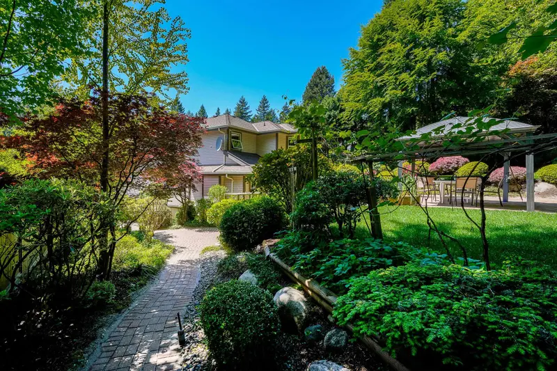 112 PARKSIDE DRIVE - photo 4 of 25