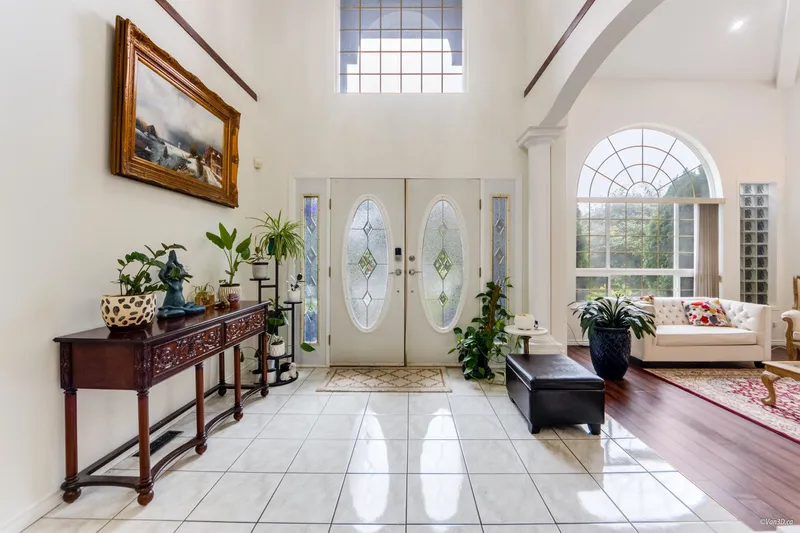 5933 137A STREET - photo 3 of 25