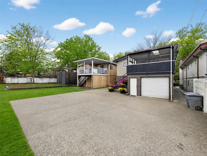 6681 SHERBROOKE STREET - photo 2 of 23