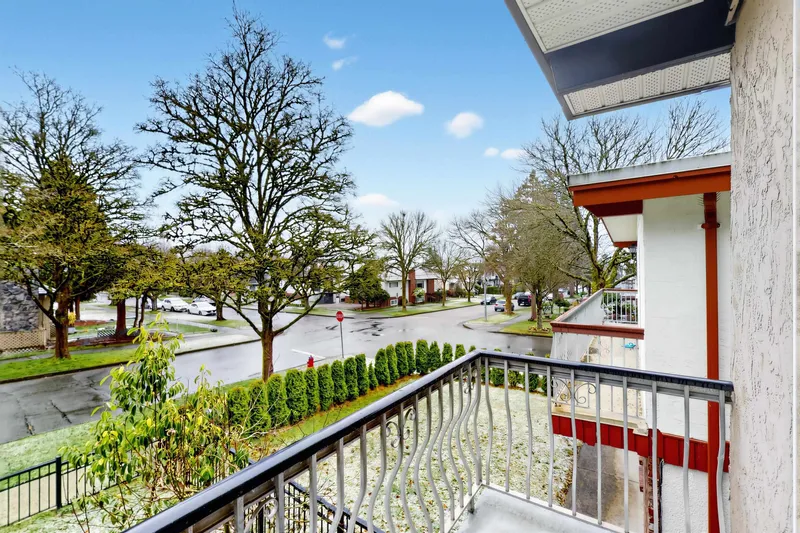 6681 SHERBROOKE STREET - photo 3 of 23