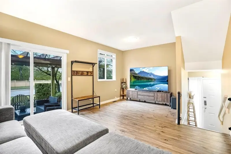 5 6588 188 STREET - photo 4 of 25