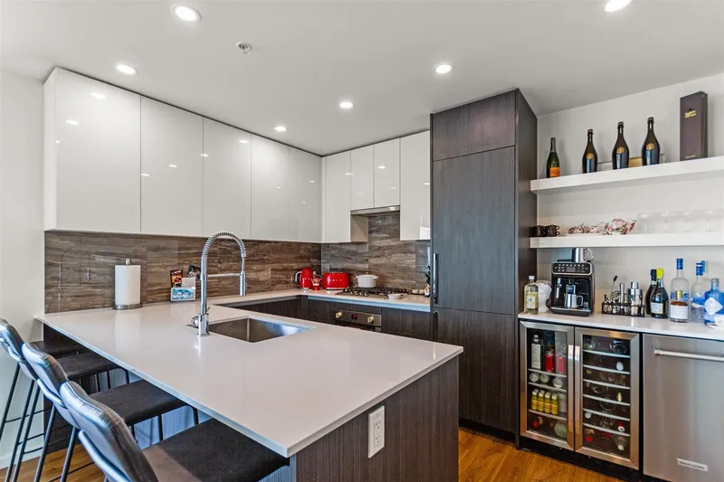 1903 1888 GILMORE AVENUE - photo 4 of 19