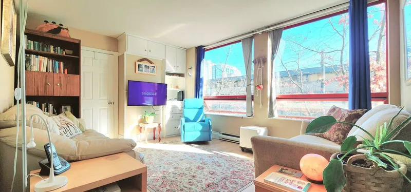 208 811 HELMCKEN STREET - photo 1 of 15