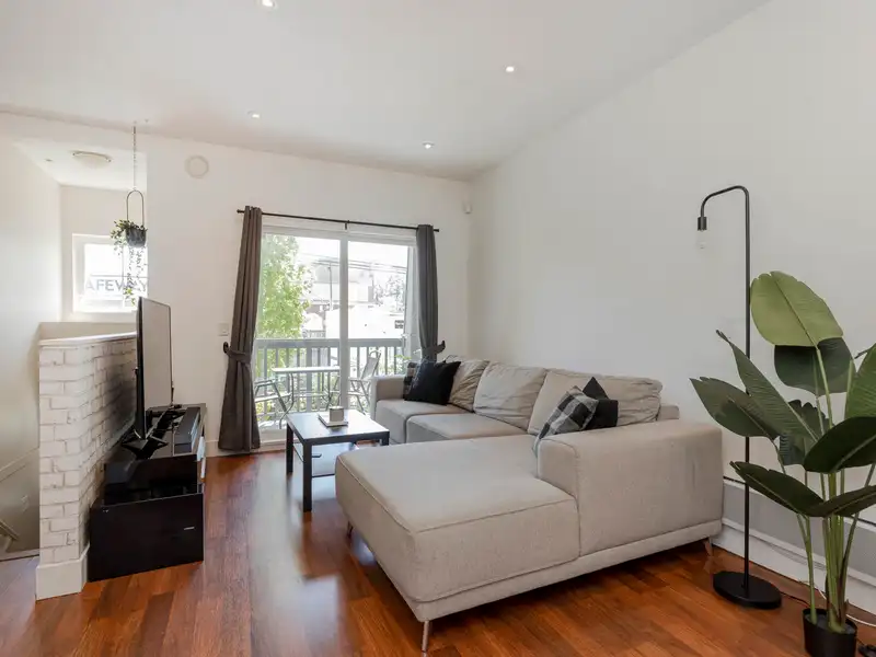 109 4438 ALBERT STREET - photo 3 of 31