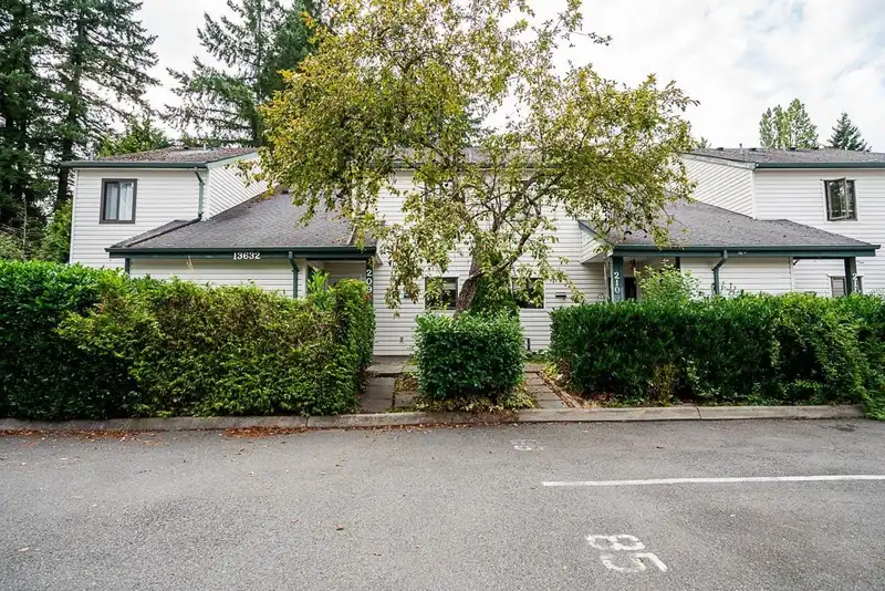 208 13632 67 AVENUE - photo 1 of 11