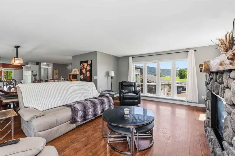 7310 KELLEHER STREET - photo 4 of 31