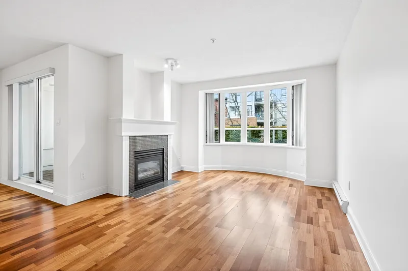 213 220 NEWPORT DRIVE - photo 4 of 25