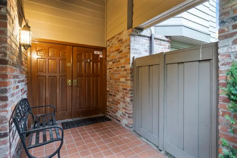 36 4900 CARTIER STREET - photo 4 of 40