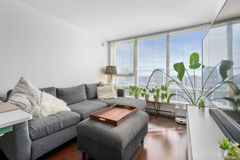 2903 928 BEATTY STREET - photo 1 of 33