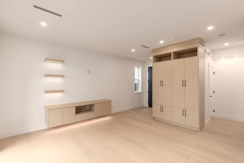 2 3508 E PENDER STREET - photo 4 of 25