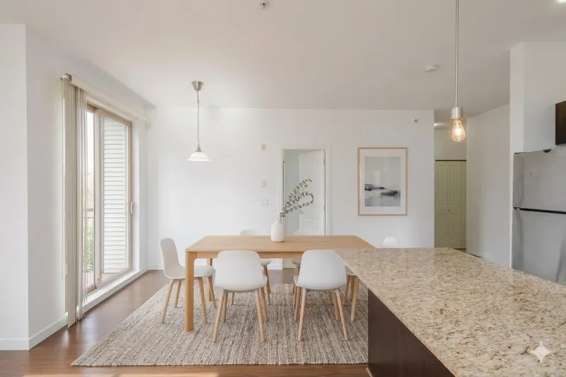 405 10455 UNIVERSITY DRIVE - photo 2 of 25