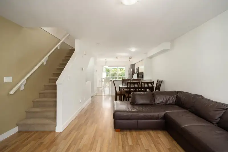 27 19448 68 AVENUE - photo 2 of 25