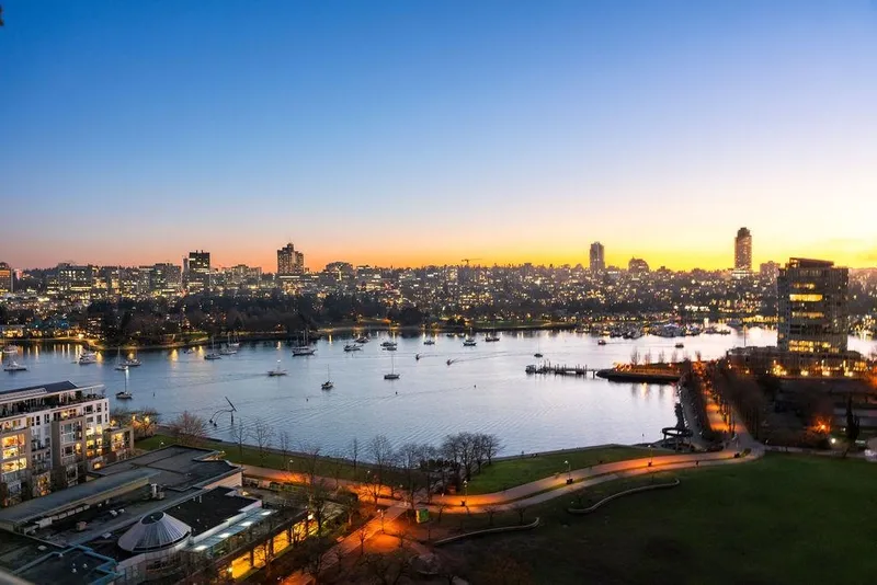 19A 199 DRAKE STREET - photo 1 of 25