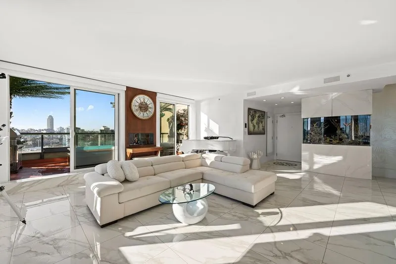 19A 199 DRAKE STREET - photo 3 of 25