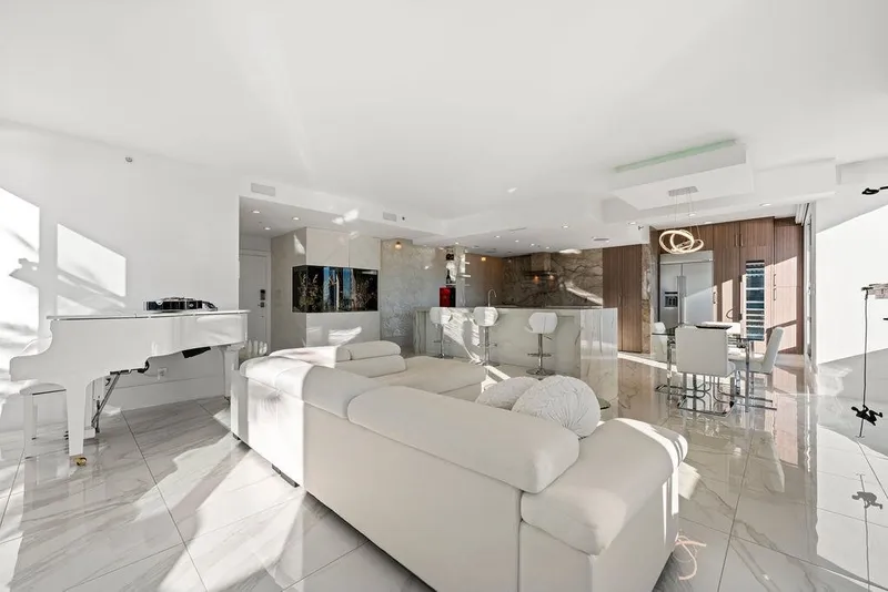 19A 199 DRAKE STREET - photo 4 of 25