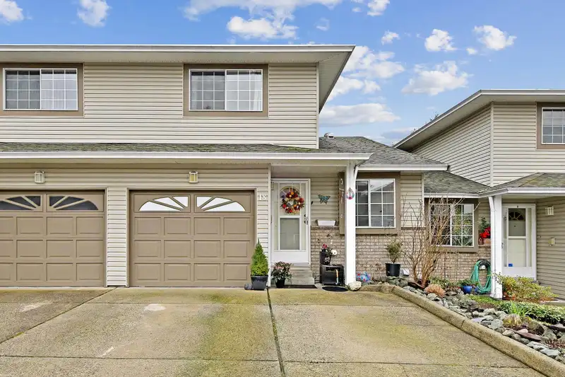 18 19270 119 AVENUE - photo 2 of 25