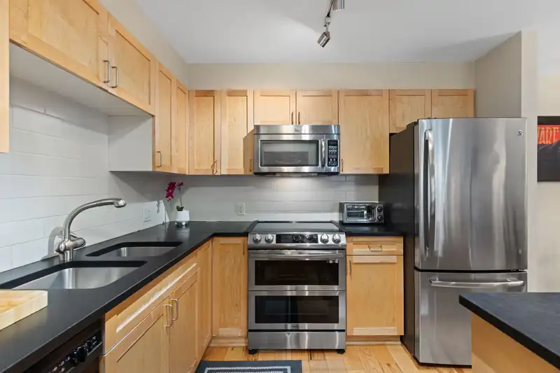 25 4637 BLACKCOMB WAY - photo 4 of 31
