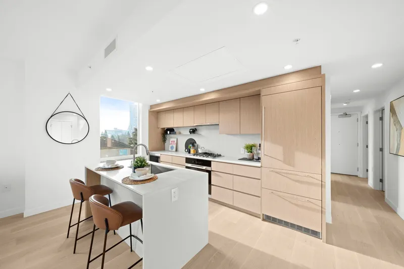 305 5212 CAMBIE STREET - photo 2 of 25