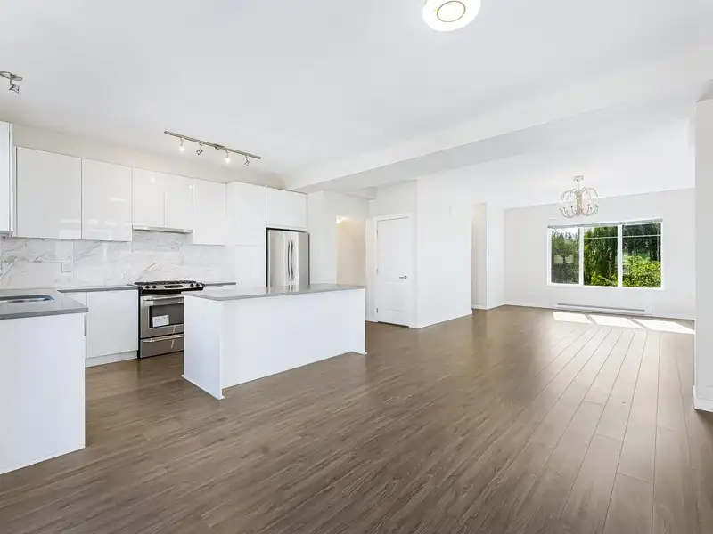 31 9728 ALEXANDRA ROAD - photo 2 of 23