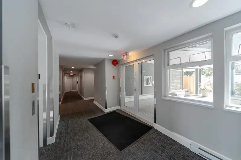 PH3 865 W 15 AVENUE - photo 4 of 37