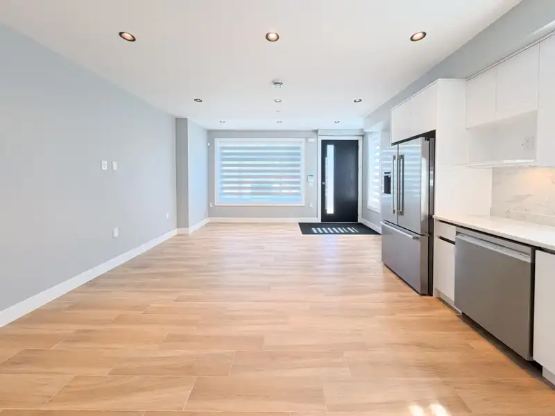 1 2557 W KING EDWARD AVENUE - photo 3 of 19