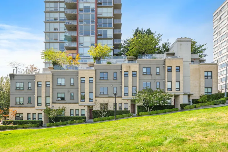 TH4 125 COLUMBIA STREET - photo 2 of 25