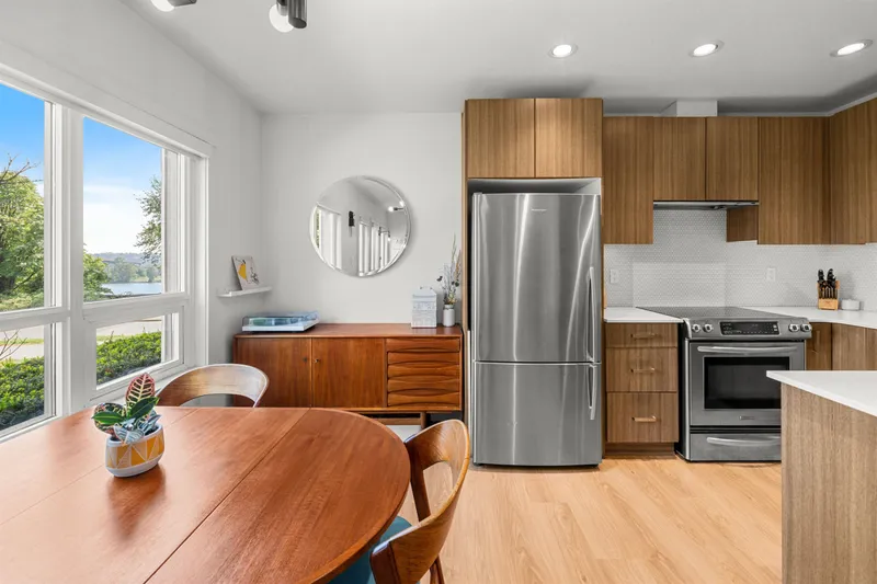 TH4 125 COLUMBIA STREET - photo 4 of 25