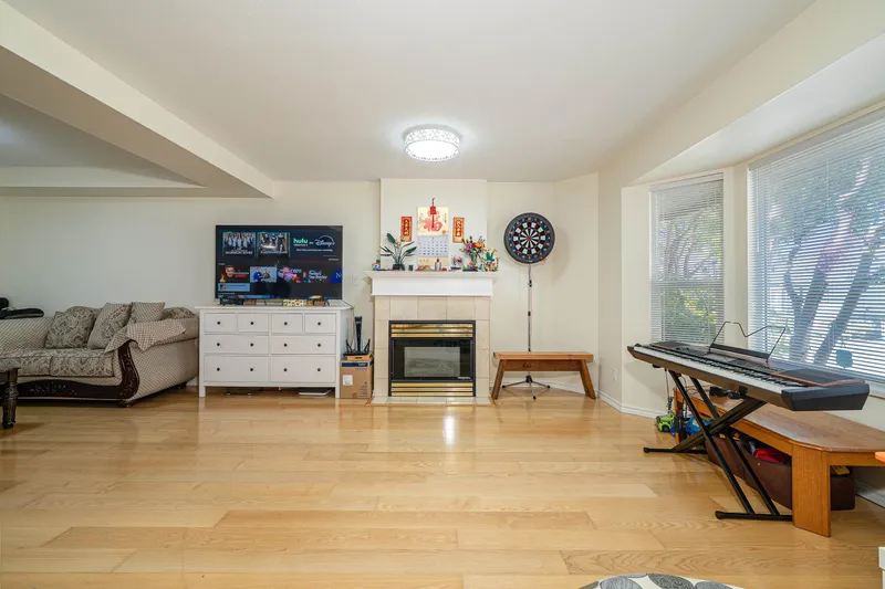 31 16155 82 AVENUE - photo 4 of 25