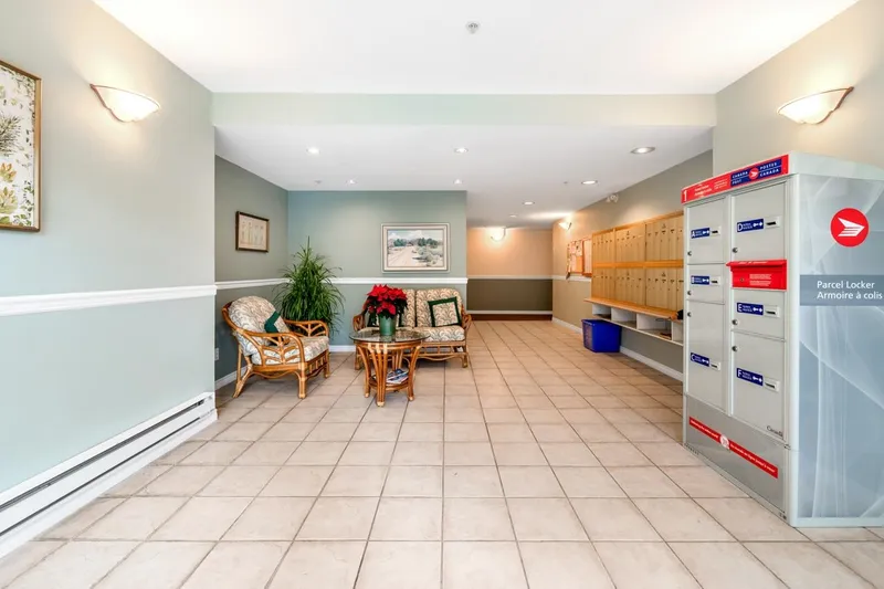 302 15325 17 AVENUE - photo 2 of 18