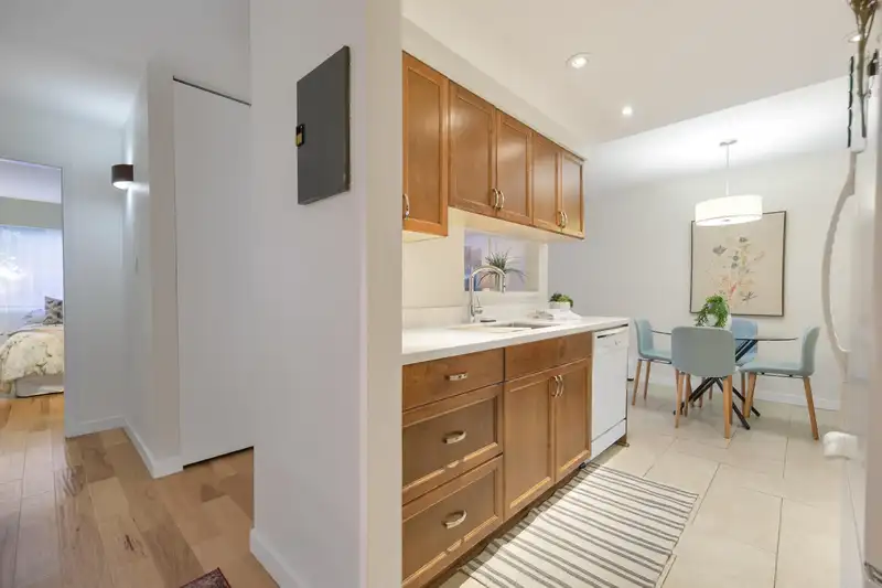 101 444 E 6TH AVENUE - photo 3 of 30