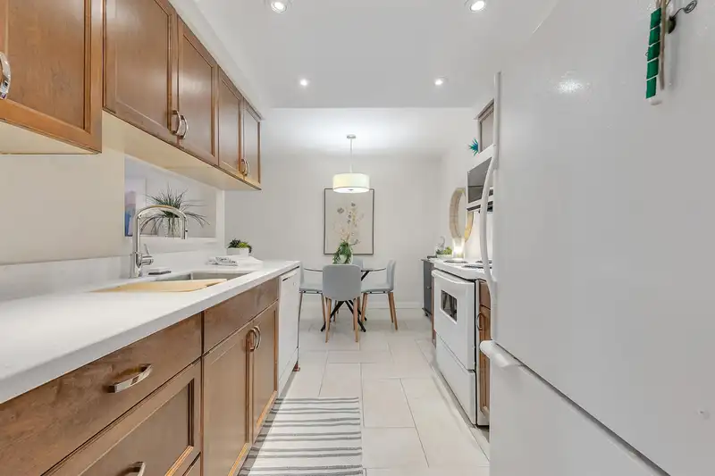101 444 E 6TH AVENUE - photo 4 of 30