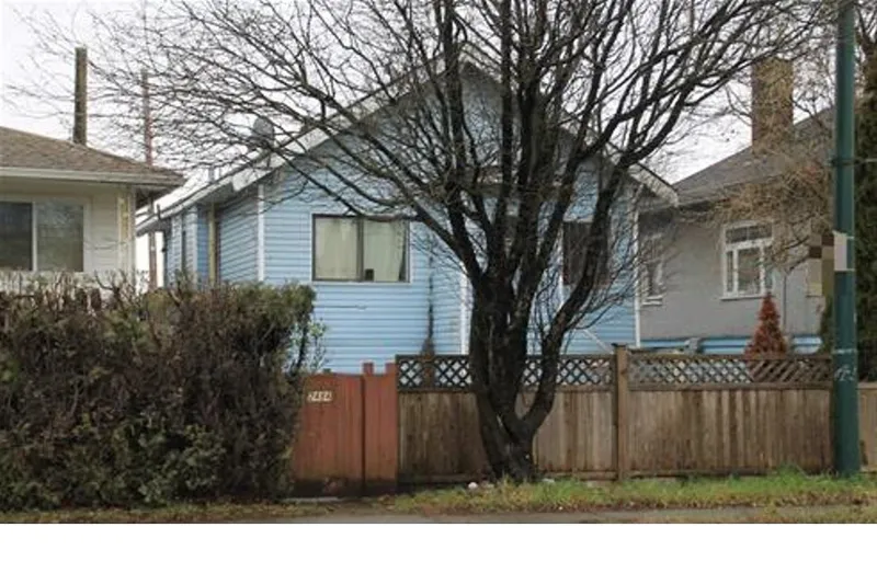 2472 E 41ST AVENUE - photo 1 of 3