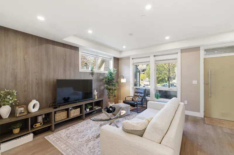 1 115 W QUEENS ROAD - photo 4 of 25