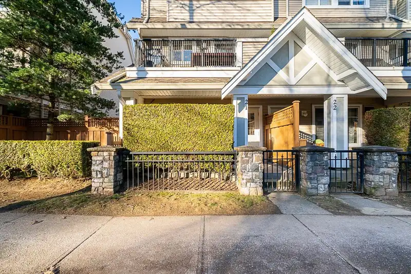 21 19141 124 AVENUE - photo 1 of 40