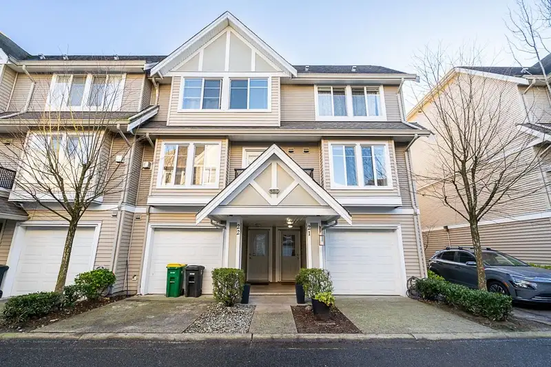 21 19141 124 AVENUE - photo 2 of 40