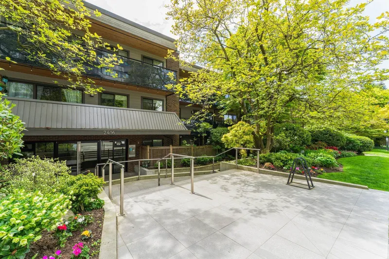 310 2416 W 3RD AVENUE - photo 2 of 20