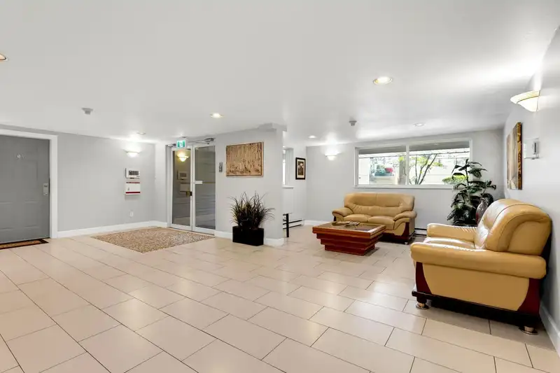 109 13680 84 AVENUE - photo 2 of 14