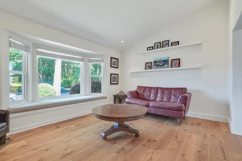 12860 20 AVENUE - photo 4 of 34